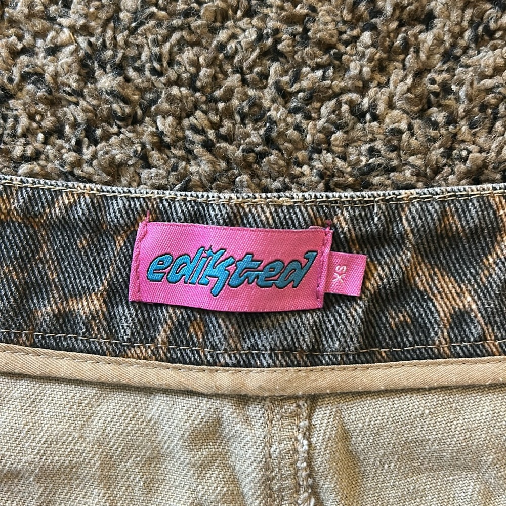Edikted Leopard Print Low Rise Jeans - Picture 2 of 5
